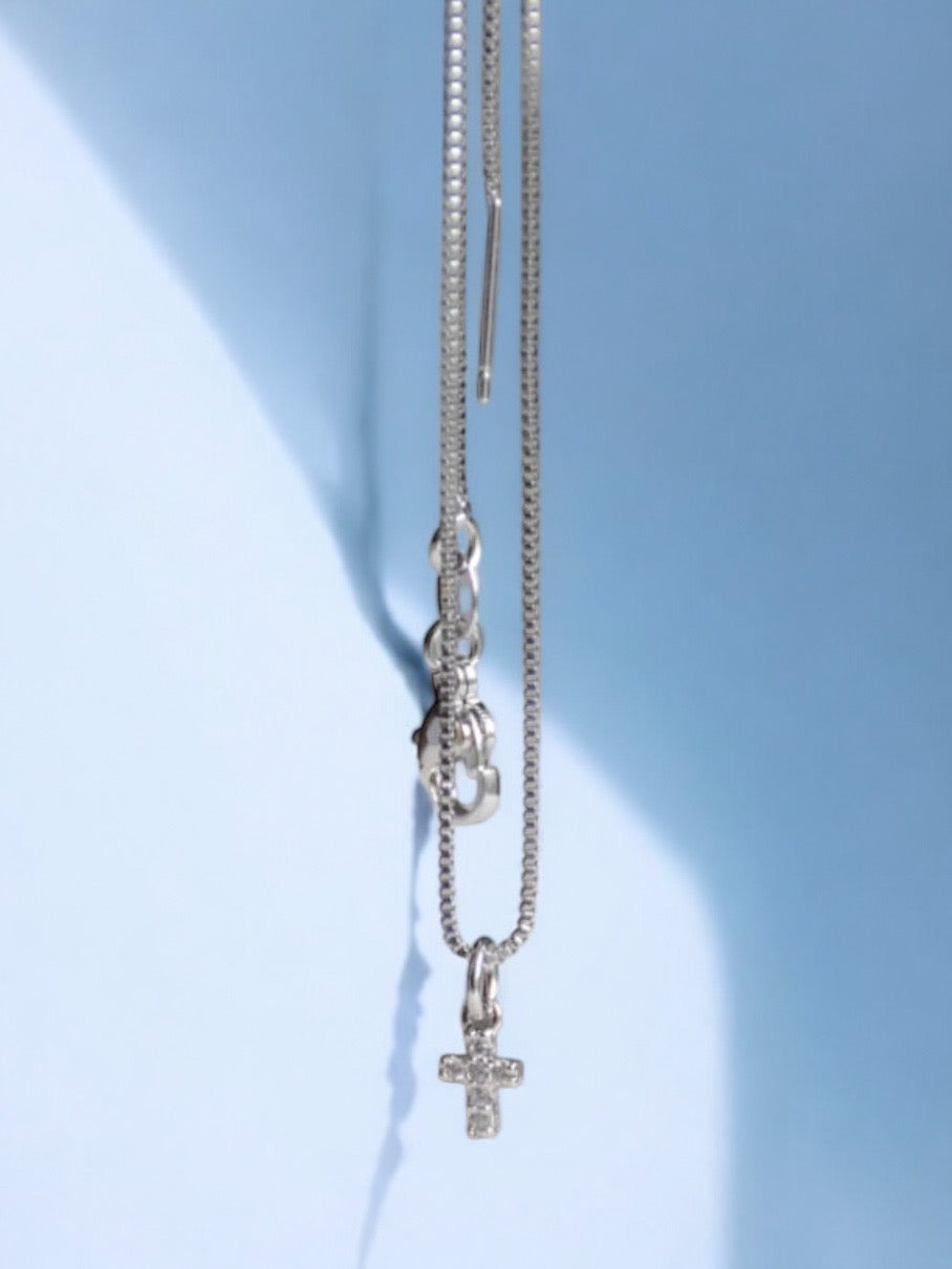 Halsband med silverkors