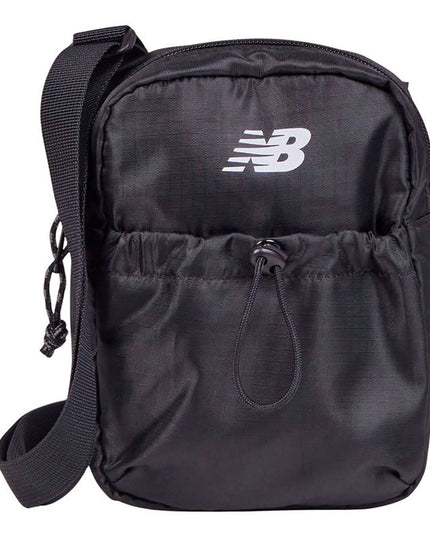 Axelväska New Balance Essential Sling, svart, unisex