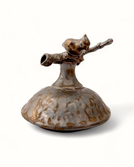 Textured Bronze Urna