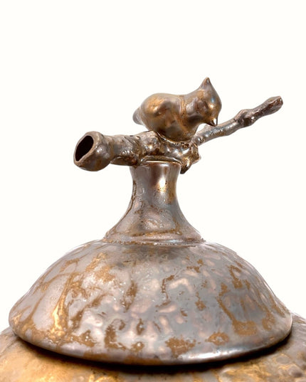Textured Bronze Urna