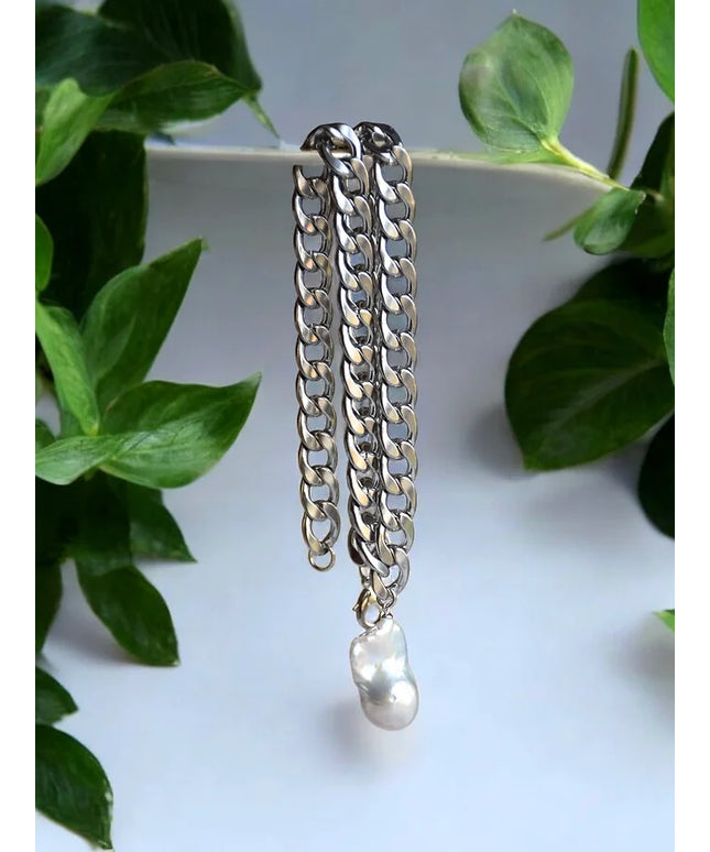 Pärlhalsband i barockt vitt guld