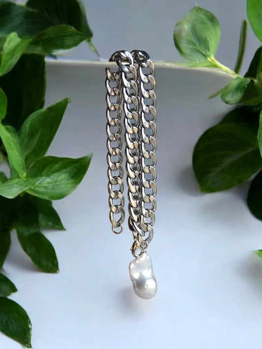 Pärlhalsband i barockt vitt guld