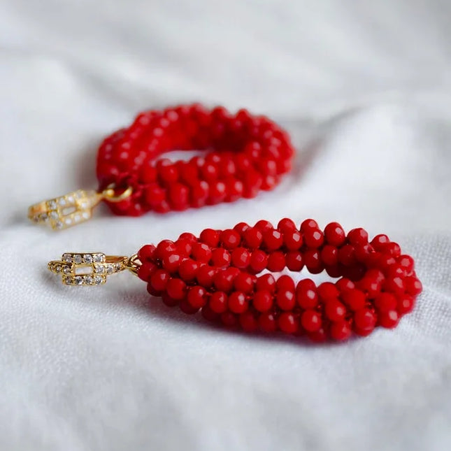 Nina röda örhängen