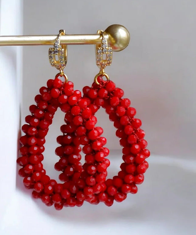 Nina röda örhängen