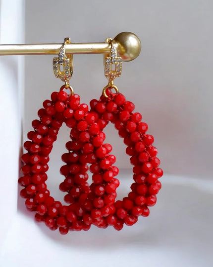 Nina röda örhängen