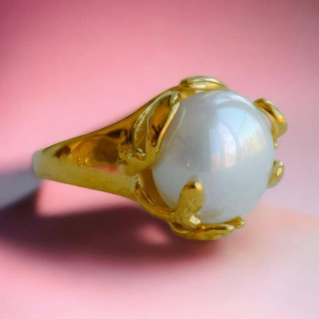 Chunky pearl ring