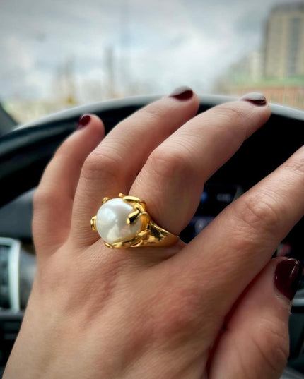 Chunky pearl ring