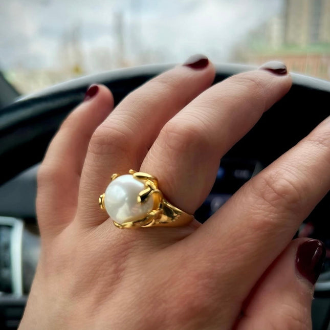 Chunky pearl ring