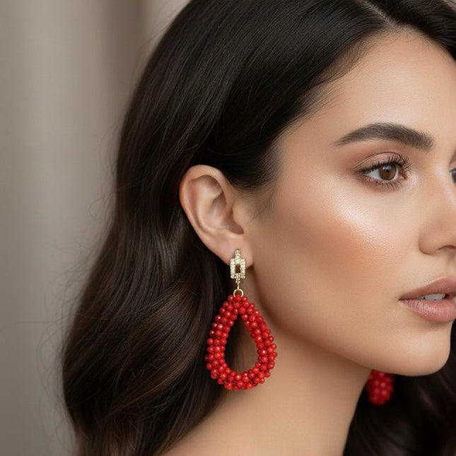 Nina röda örhängen