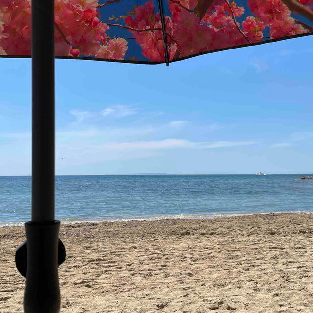 Körsbärsstrand och terrassparasoll