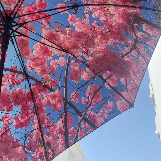 Stort paraply i körsbär – vindtätt och solskyddsfaktor 50+