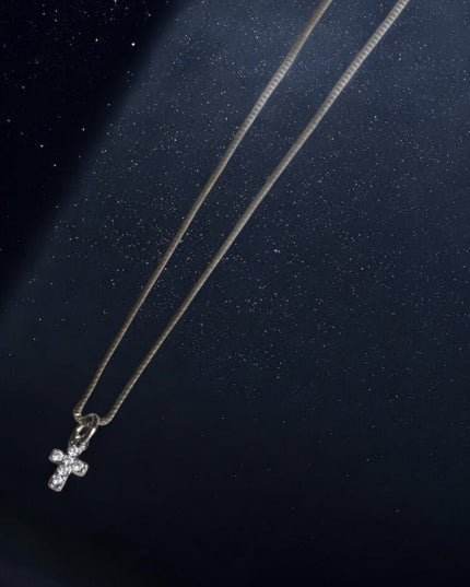 Halsband med silverkors