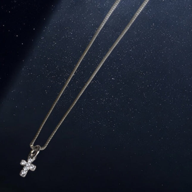 Halsband med silverkors