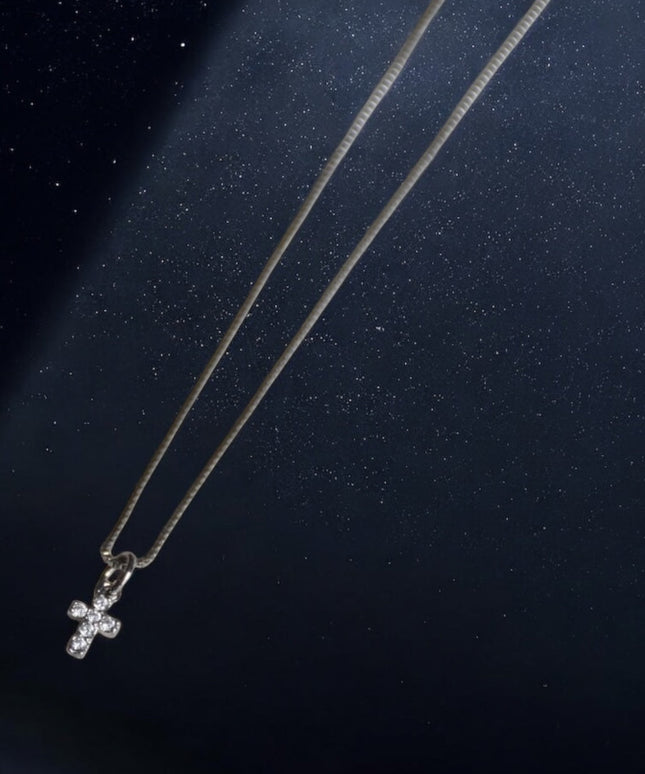 Halsband med silverkors