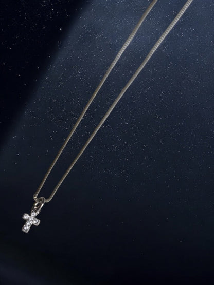 Halsband med silverkors