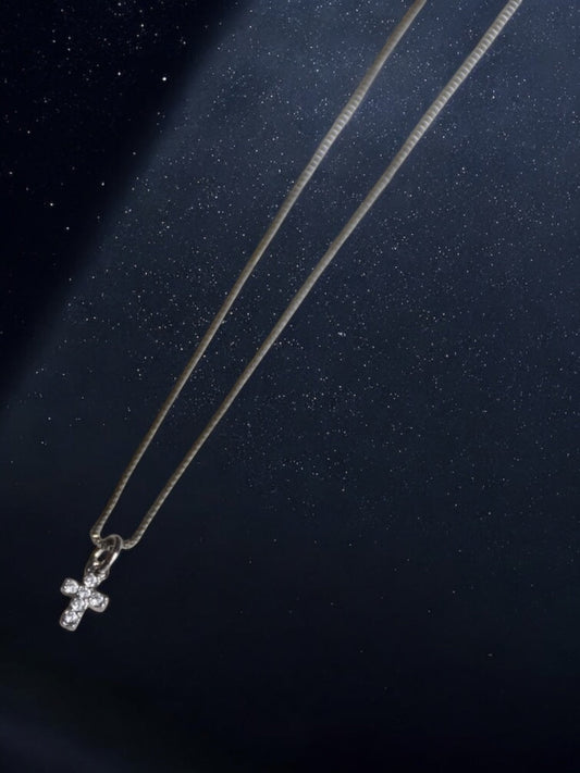 Halsband med silverkors