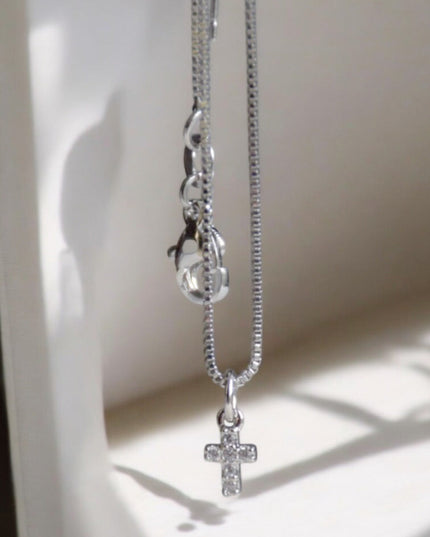 Halsband med silverkors