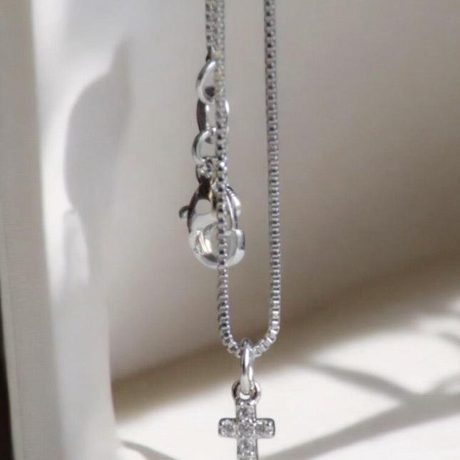 Halsband med silverkors