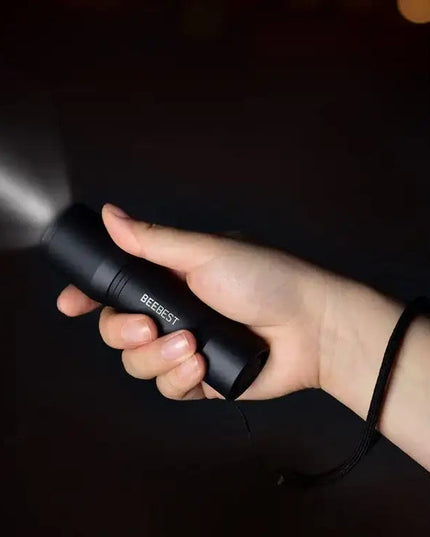 BEEBEST Ficklampa: Kompakt och Kraftfull Belysning
