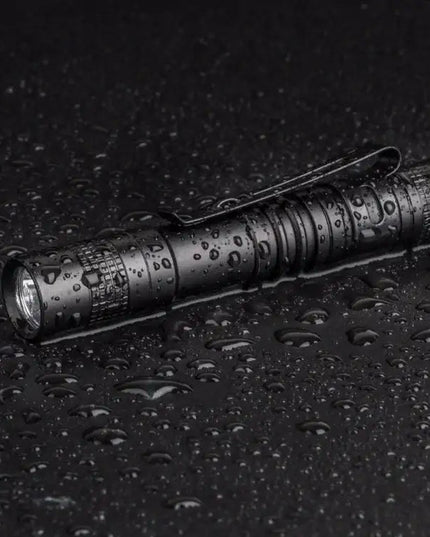 Mini LED Ficklampa i Pennformat – Kraftfull och kompakt arbetslampa