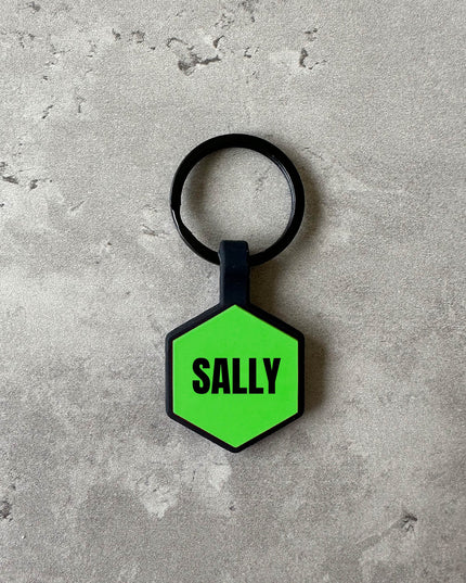 Grön namnbricka till hund - Typsnitt Anton