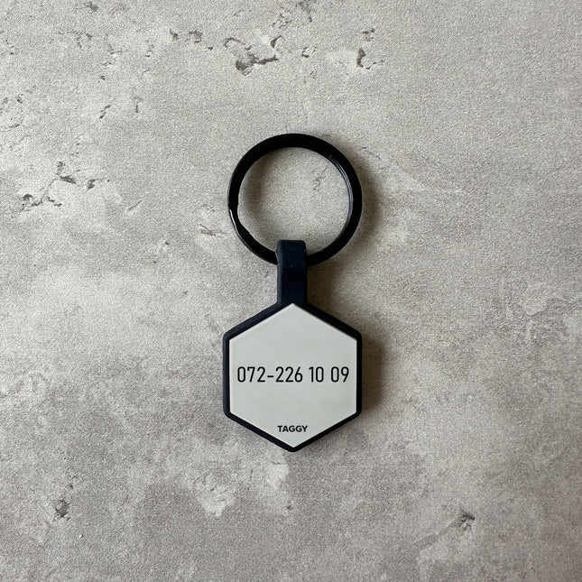 Grå namnbricka till hund - Typsnitt Anton