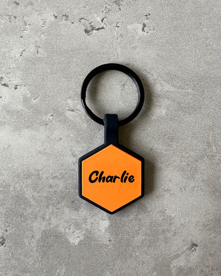 Orange namnbricka till hund - Typsnitt Tea