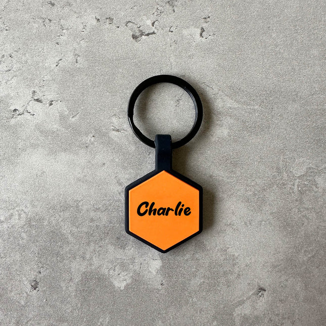 Orange namnbricka till hund - Typsnitt Tea