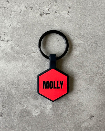 Röd namnbricka till hund - Typsnitt Anton