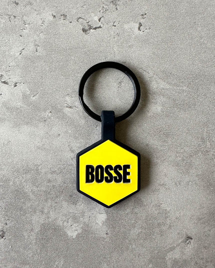 Gul namnbricka till hund - Typsnitt Anton