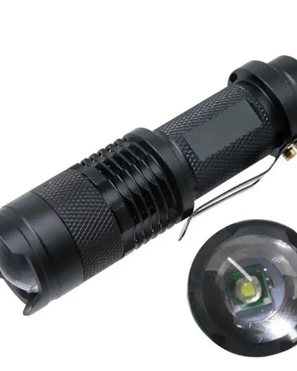 Kompakt LED-ficklampa med zoom – Vattentålig mini ficklampa för arbete och friluftsliv