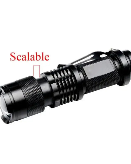 Kompakt LED-ficklampa med zoom – Vattentålig mini ficklampa för arbete och friluftsliv